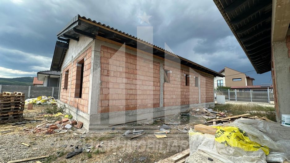 Casa individuala la rosu, Orizont - Poză 4