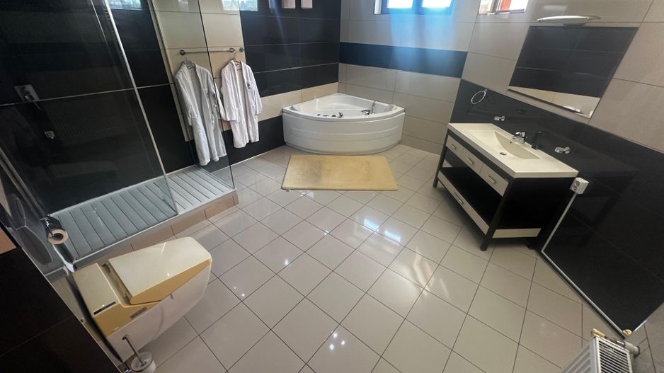 CASA INDIVIDUALA, 9 CAMERE, TEREN 475 MP, MOBILAT/UTILAT, COMIS 0% - Poză 17