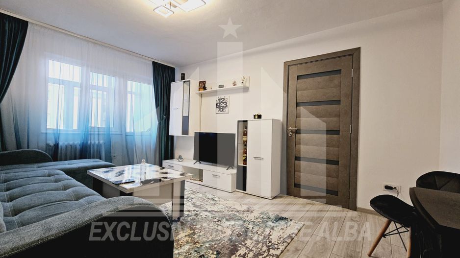 Apartament 3 camere | Etaj 3 | 55 mp | Renovat | Cetate - Poză 1