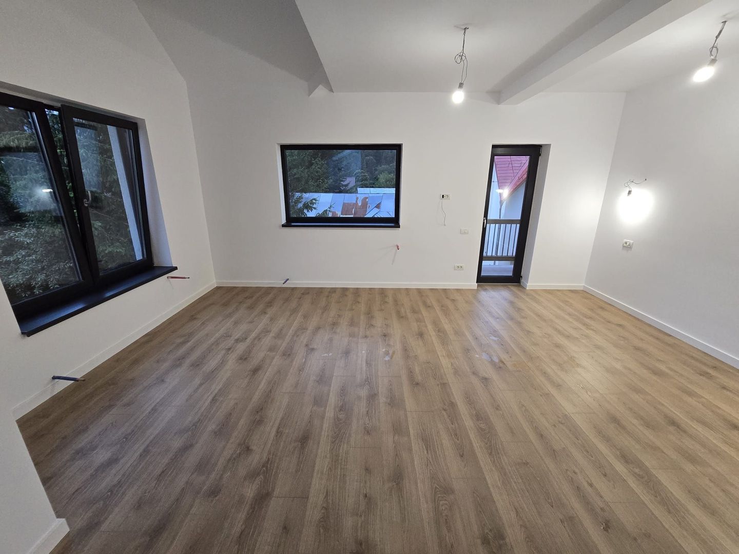 Apartament cu 2 camere 65,10 mp + 30 mp pod - vedere la muntii Caraiman Busteni - Poză 2
