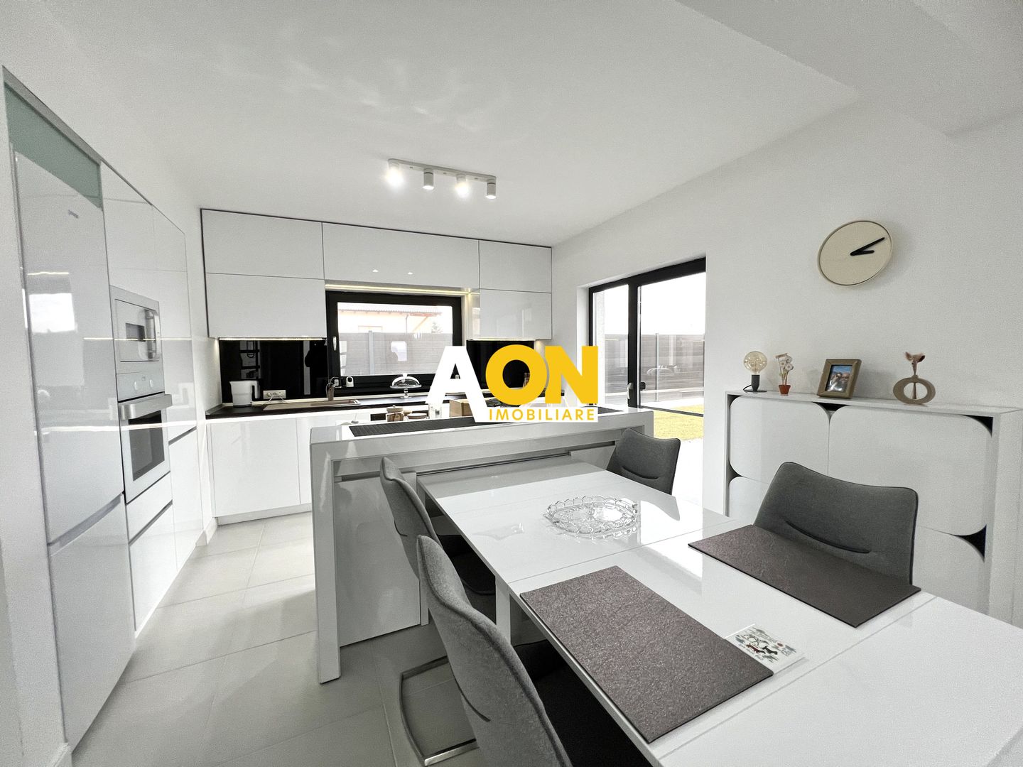 Casa individuala superfinisata, 3 camere, 2 bai,  500mp teren - Poză 3