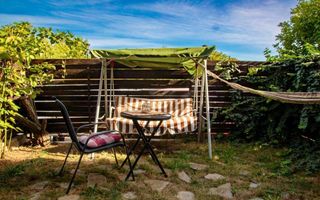 Casă complet mobilată P+1+M - Curte şi loc de parcare- - Poză 8