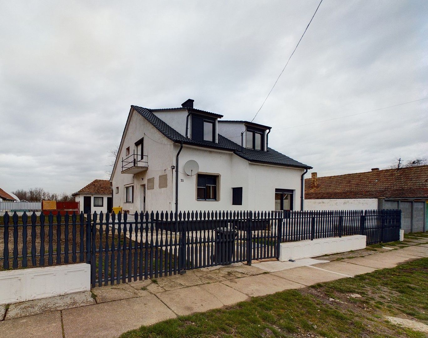 Casă nouă cu teren generos la graniță - Poză 1