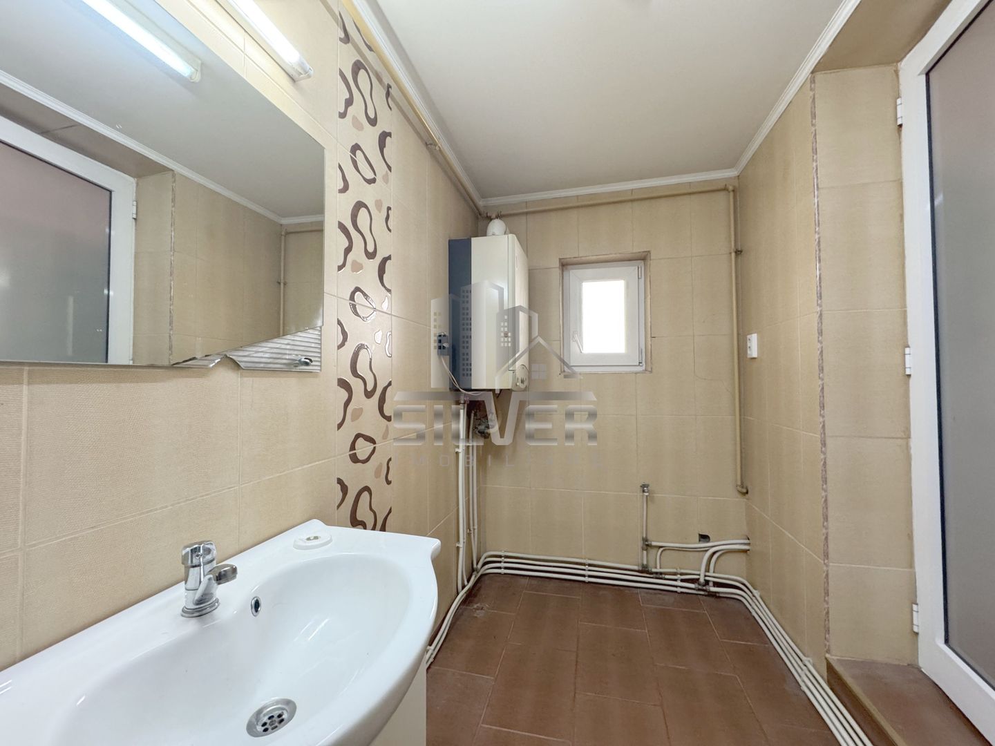 Casa cu curte comuna la 5 minute de Vivo! - Poză 6