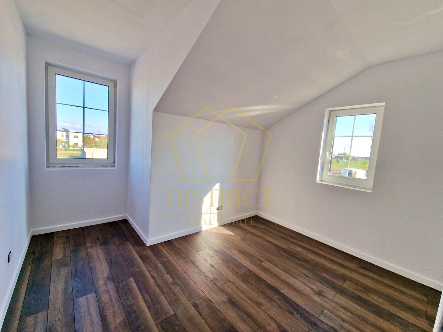 Duplex superb cu 4 camere si dressing | Mosnita Veche | Lidl - Poză 10