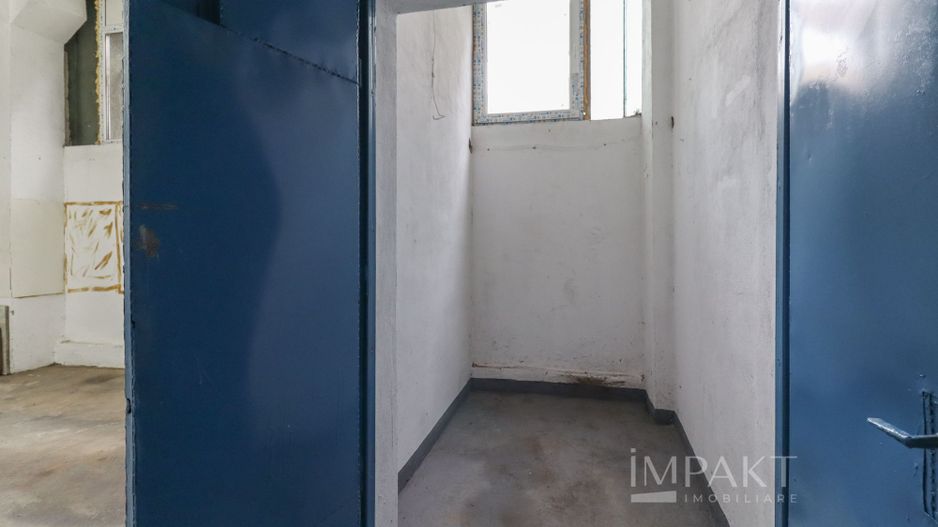 Hala de 250 mp la inchiriat open-space zona Piata 1 Mai - Poză 6