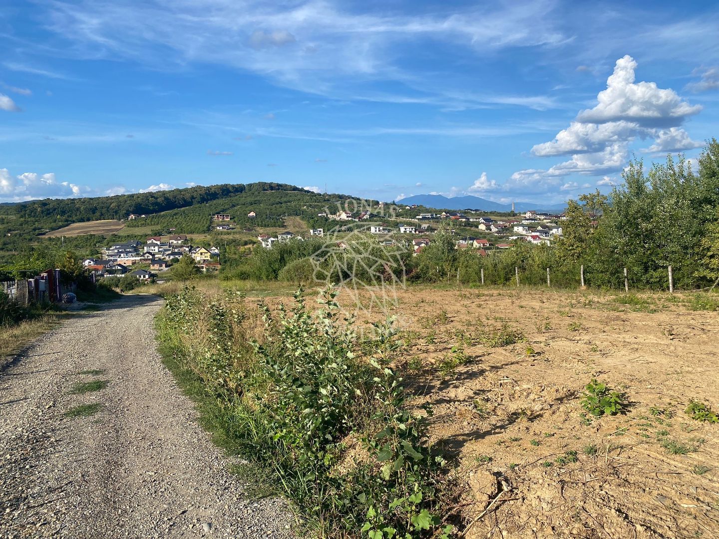 Teren intravilan 658 mp-utilitati-ideal casa D+P+2E+M-La Soare - Poză 3