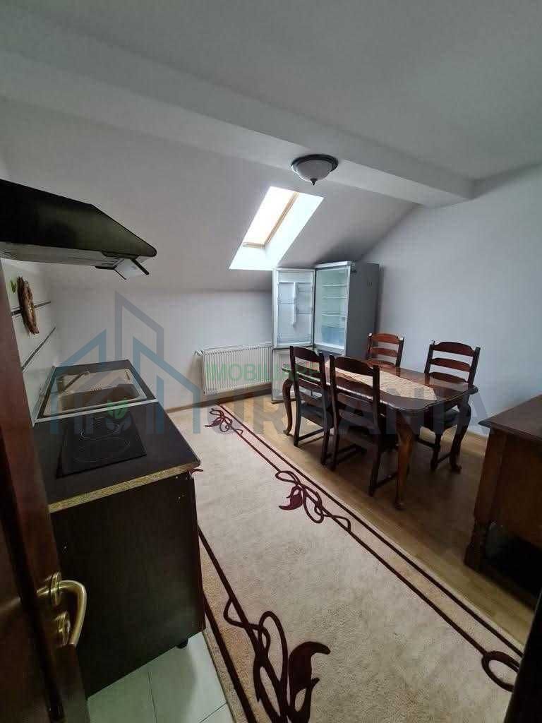 Căutăm coleg intr un apartament la vilă, zona Tătărași - Poză 4