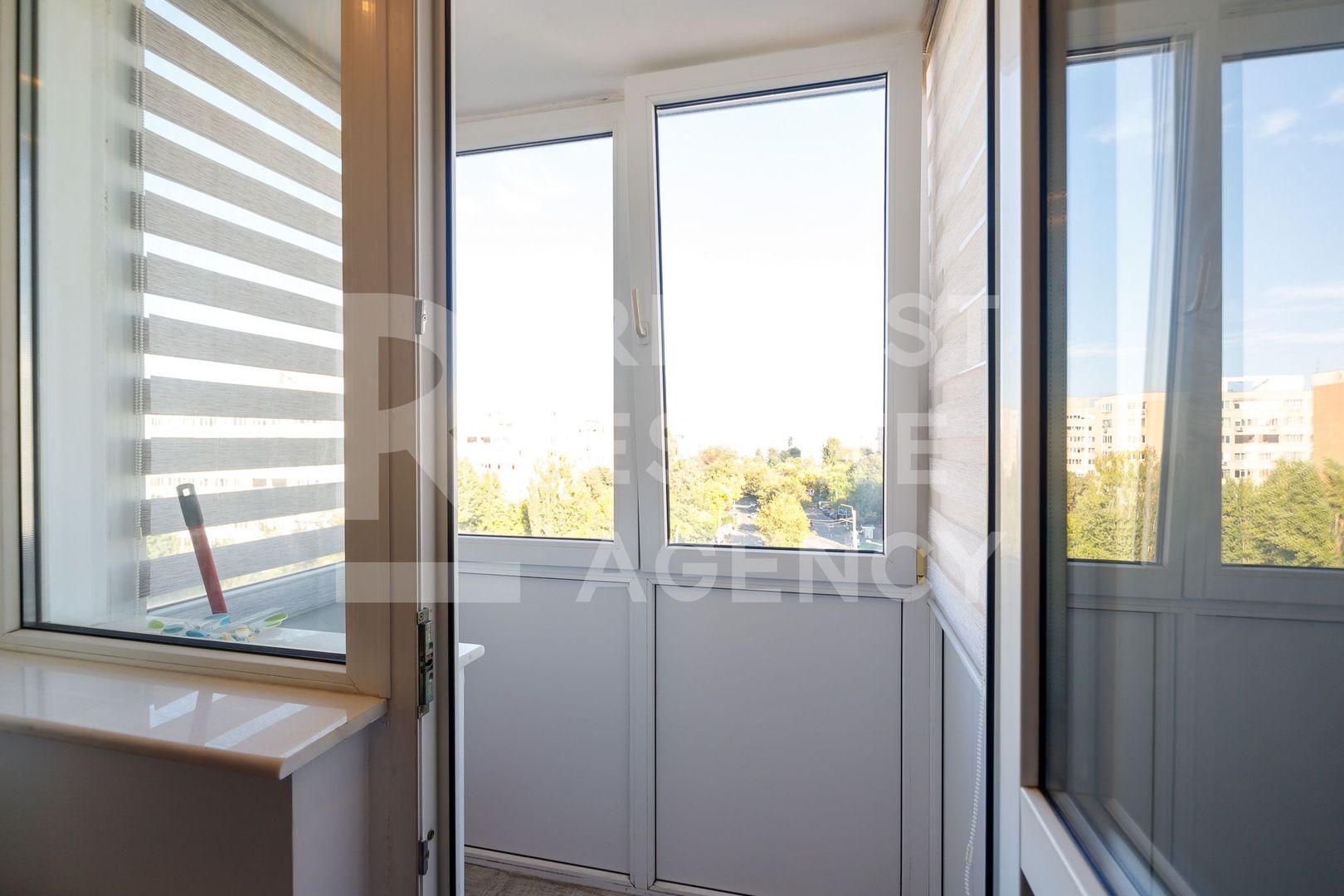 Vânzare, apartament cu 2 camere în zona Drumul Taberei - Poză 16