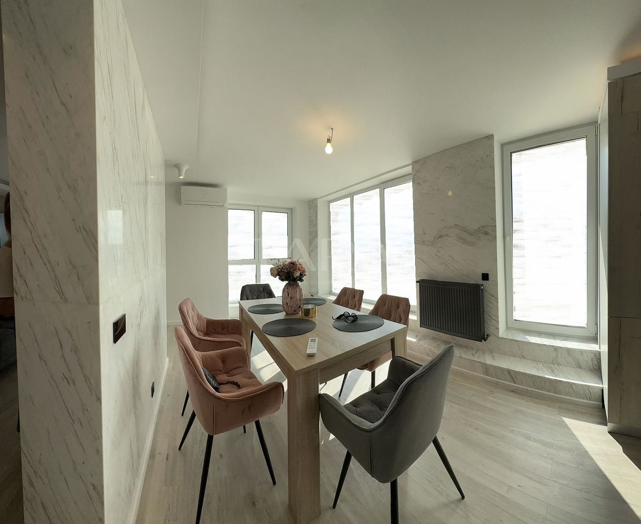 Eleganță și confort – 2 camere cu terasă panoramică în Grigorescu. - Poză 2