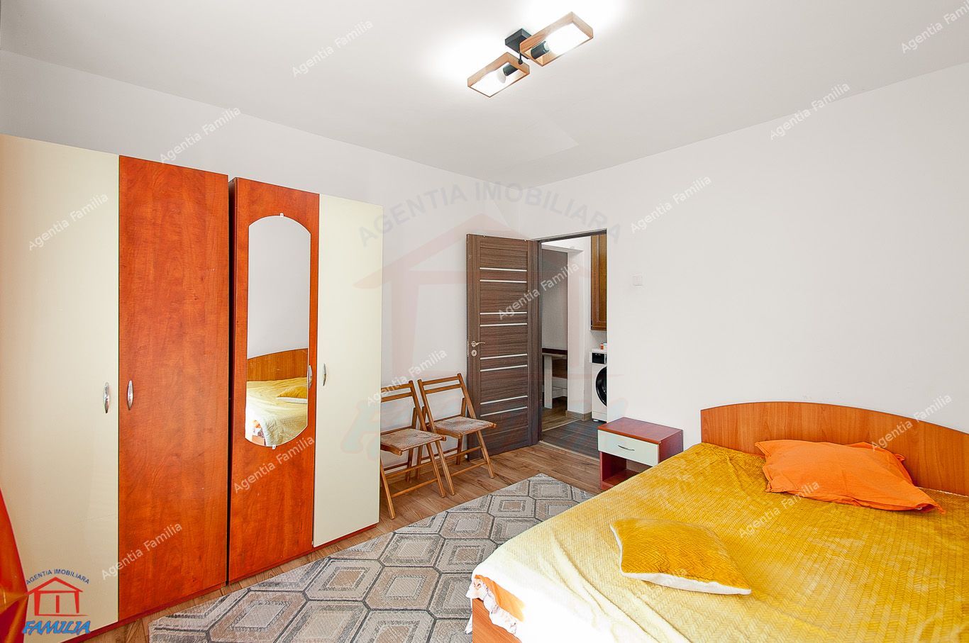 De vanzare apartament 2 camere Centru, etaj 3 - Poză 4