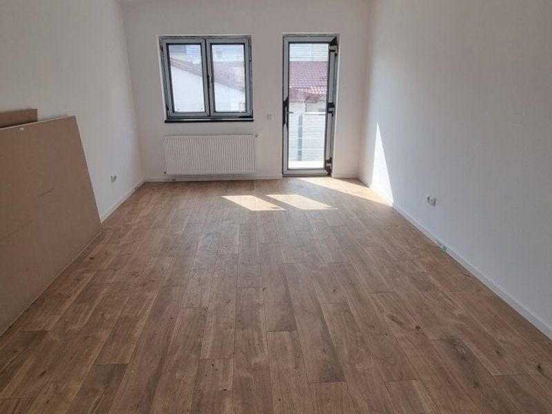 Apartament 3 camere si curte proprie aprox 80 mp biserica Bazilescu - Poză 8