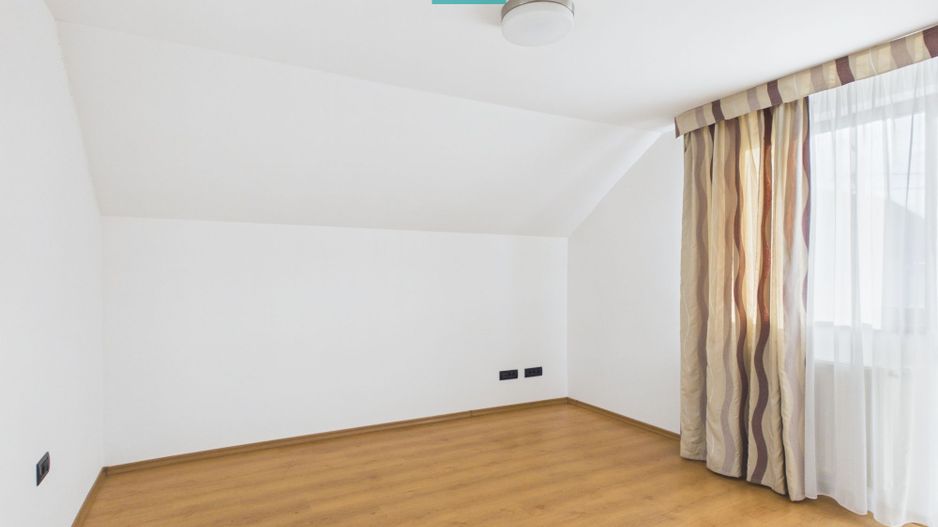 Casă de vânzare- 490 mp in Grigorescu /Oradea - Poză 10