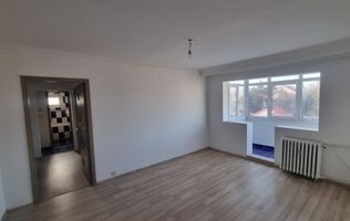Apartament 3 camere, semidecomandat, zona Miron Costin