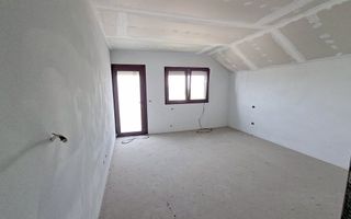 Casă tip vilă cu teren 2426 mp în Matca – oportunitate la 115.000 € - Poză 4