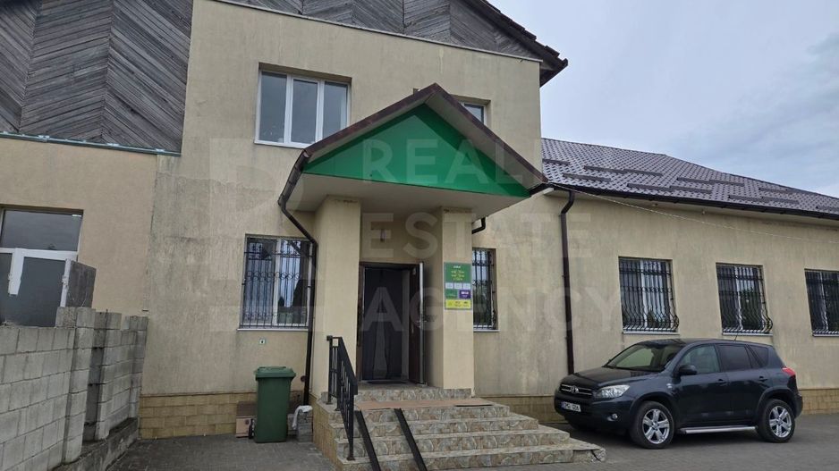 Vânzare, spațiu comercial, 237,9 mp, satului Siret. - Poză 1