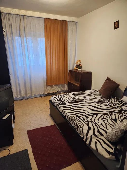 Vanzare 3 camere Titan-2 bai, centrala, bloc 1980, 5 min metrou 1 Decembrie - Poză 1