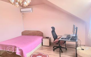Casa spatiosa cu 5 camere, garaj si gradina, zona Gradiste - Poză 11