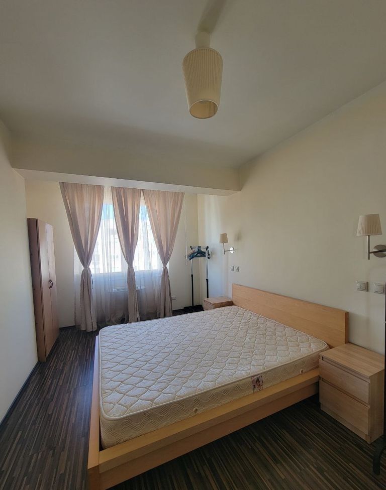 Închiriez apartament 2 camere, Decebal, openspace, parcare inclusă - Poză 3