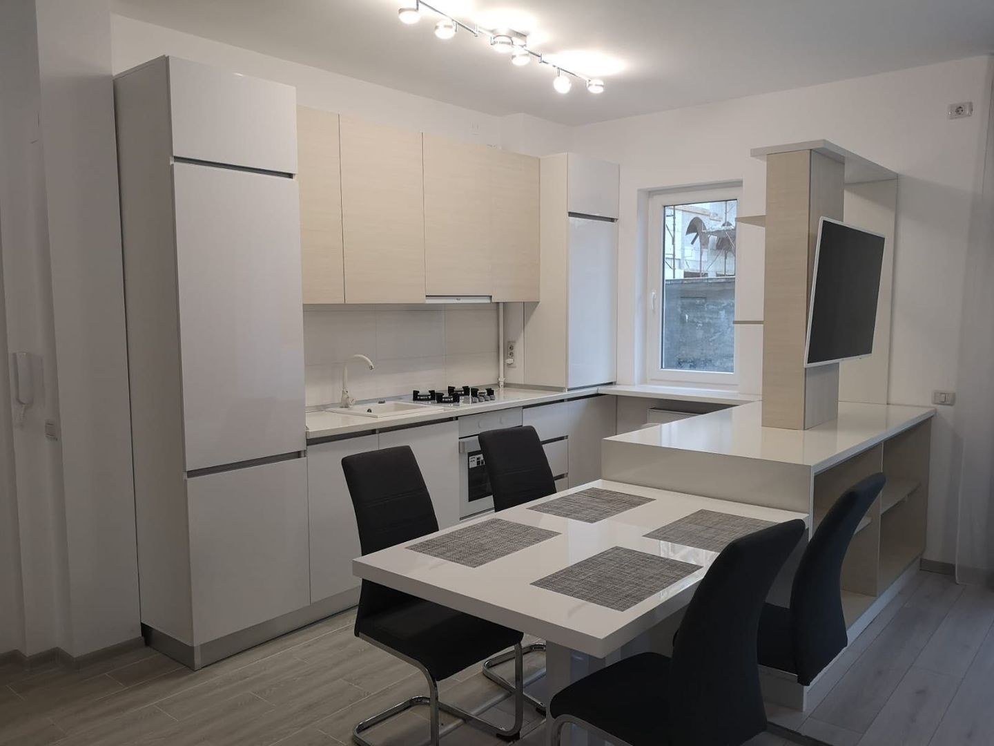 Apartament 2 camere Soarelui bloc nou parter cu gradina - Poză 4