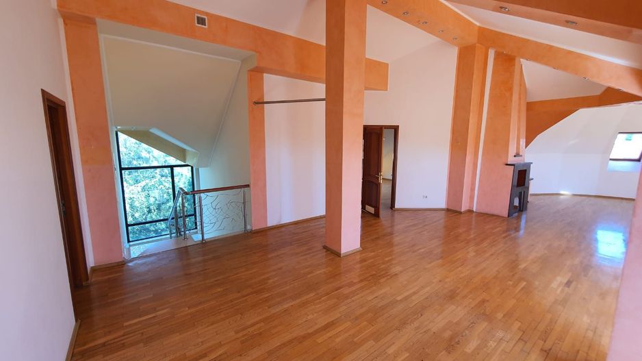 Vila unicata | Teren de 3000 m2 | Piscina si vegetatie matura - Poză 17