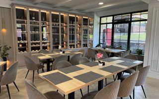 Pensiune exclusivistă Piscină încălzită în Predeal - Afacere la cheie - Poză 7