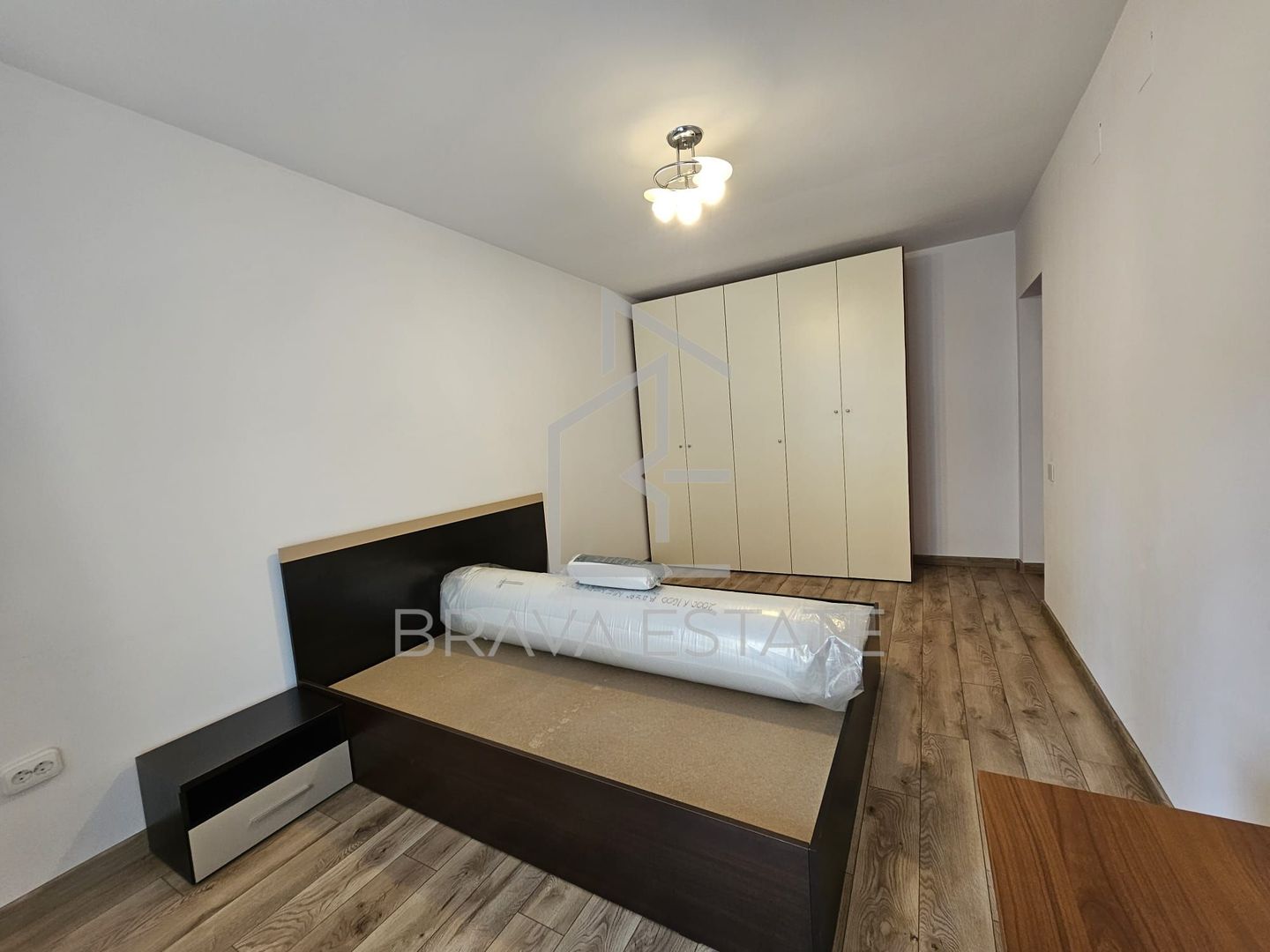 Apartament 3 camere, 100mp, 2 băi, 2 balcoane, 2 parcări, str Pădurii - Poză 4