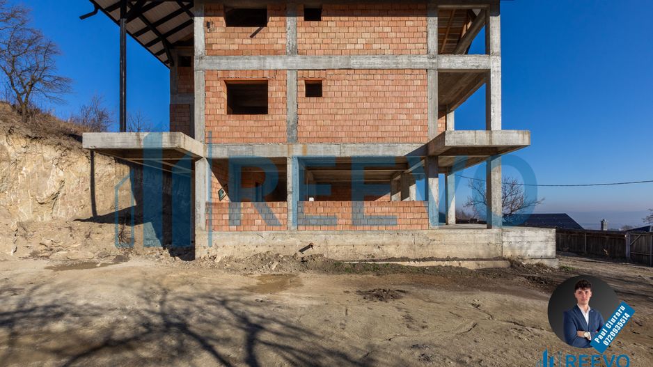 Pensiune/Vilă la roșu P+E+M în Sărata - Poză 7