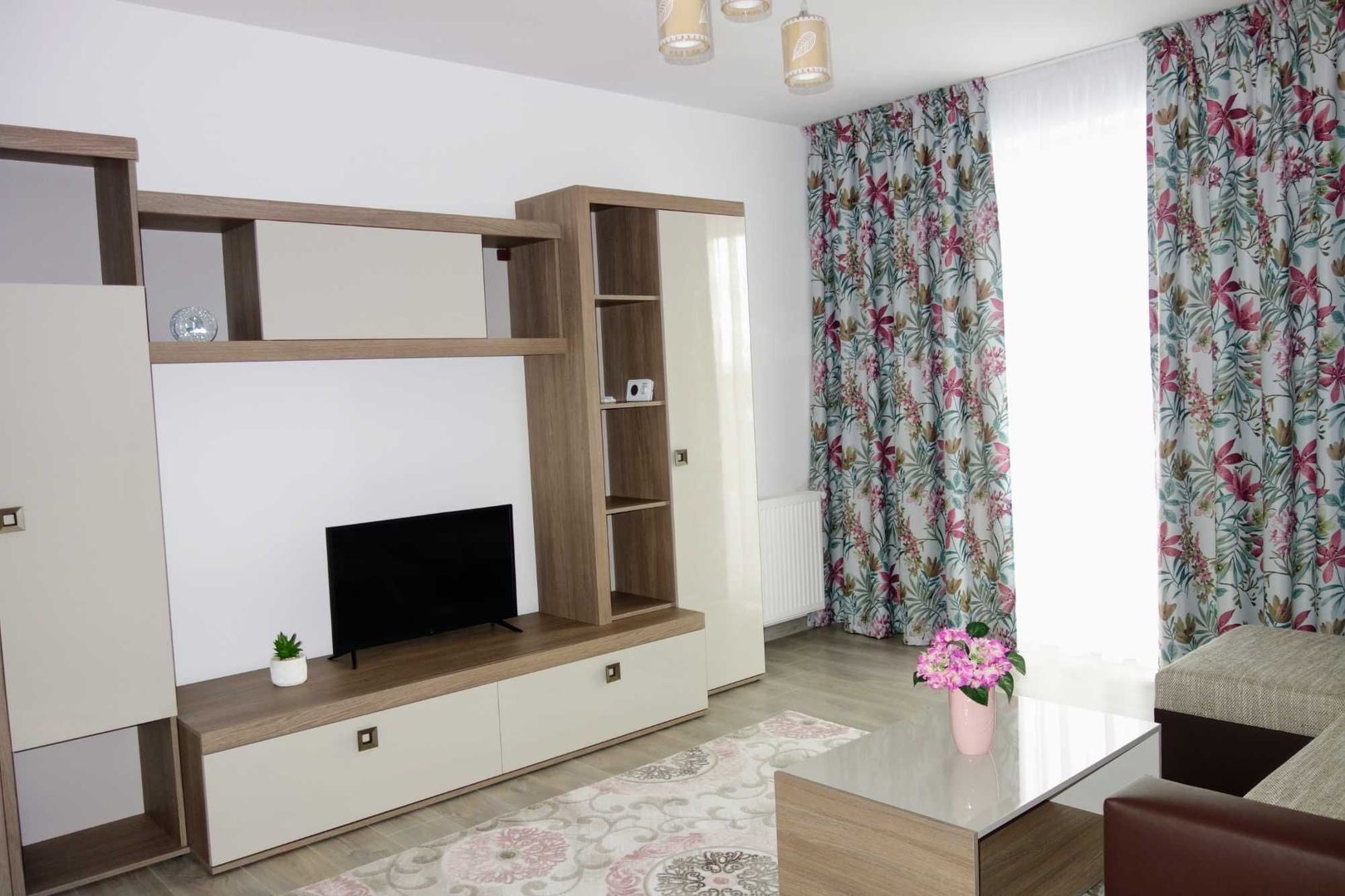 Apartament cu 2 camere in zona Cetate - Poză 1