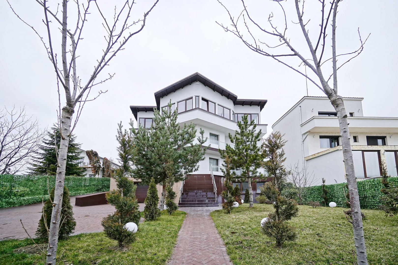 👉 Vilă spectaculoasă pe lac – Ghermănești | 573 mp | Terasă, ponton, - Poză 1