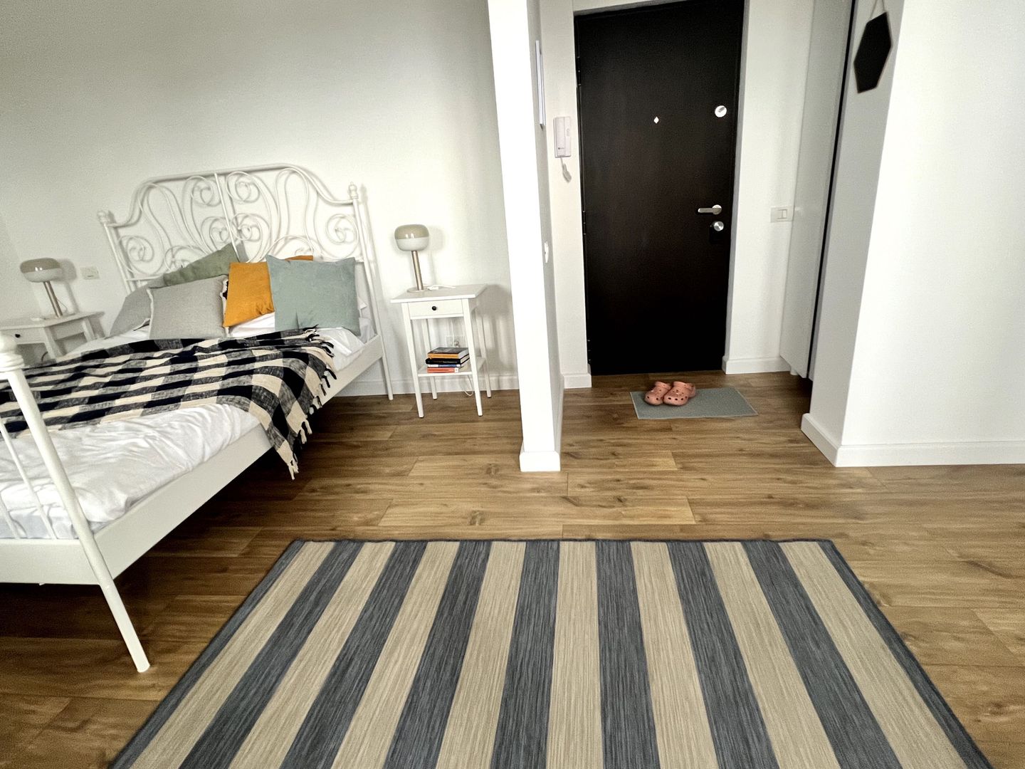 Studio renovat | Piata Victoriei | Terasă 10 mp | Fără risc seismic - Poză 5