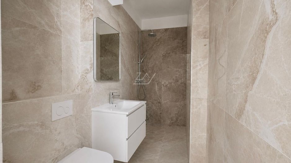Bloc nou. Apartament cu 3 camere spations. 2 Bai. Etaj 1 - Poză 8