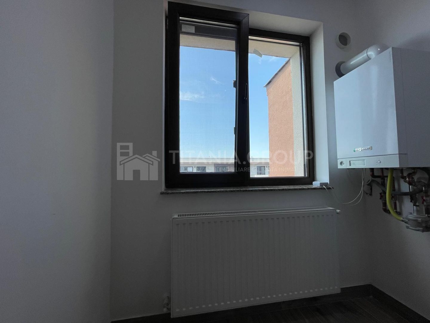 Garsoniera cocheta, mobilata si utilata - Complex Rezidential Isaran - Poză 11