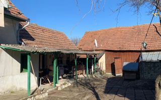 Casă tradițională cu potențial în inima Ardealului - Poză 3