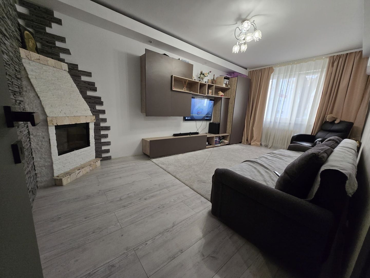 Apartament de vânzare 3 camere - Poză 1
