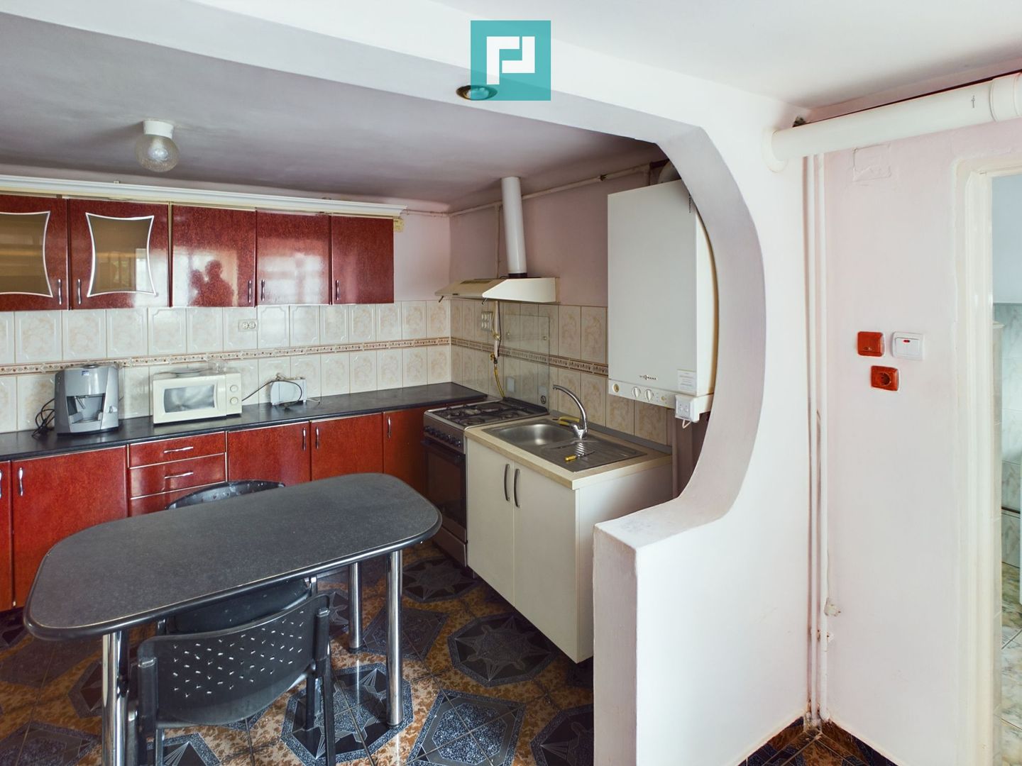 Casă cu 7 camere și 2 băi in Grădiște - Poză 9