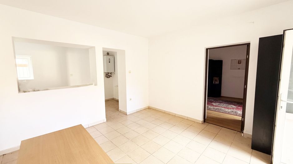 Apartament spațios la parter |ideal pentru locuire, birou, investiție - Poză 4