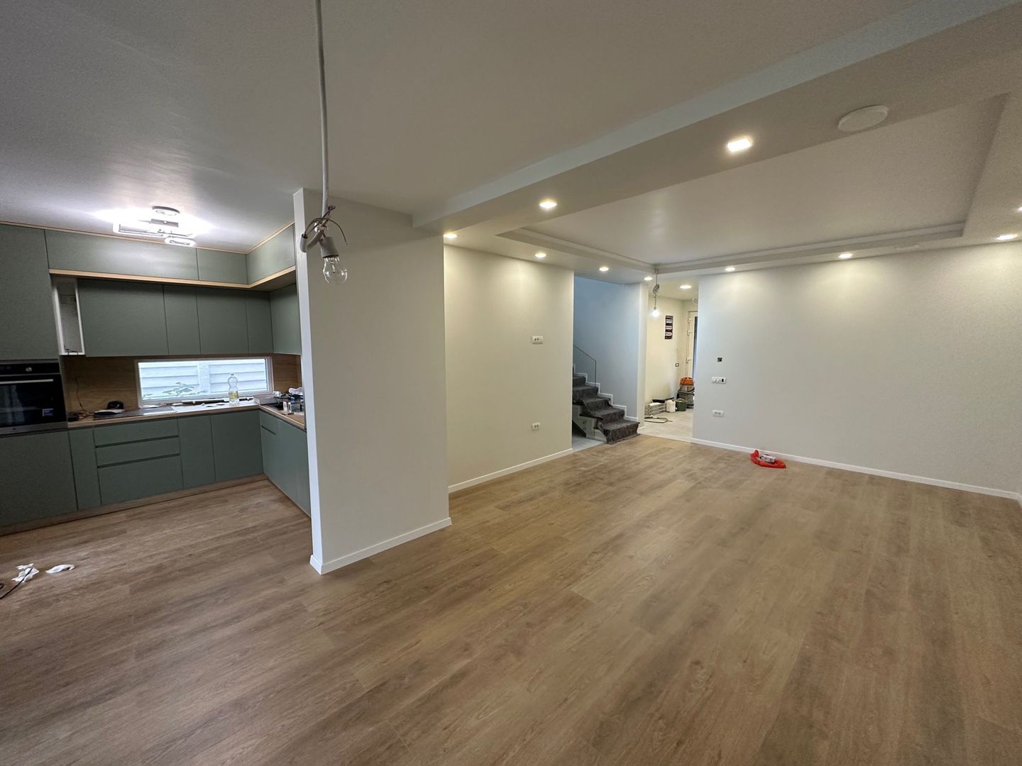 Duplex deosebit cu garaj și subsol - Poză 3