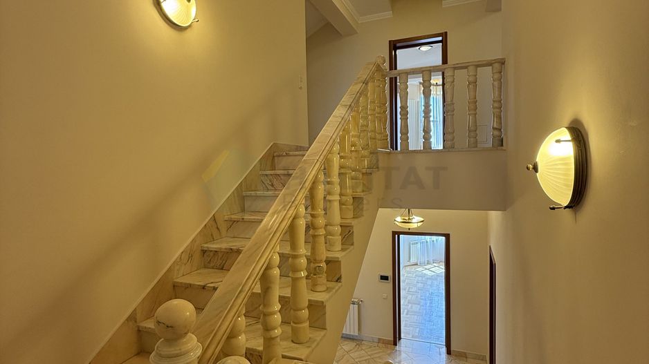 Vila 9 camere cu piscina si teren de 1.000 mp - Poză 14