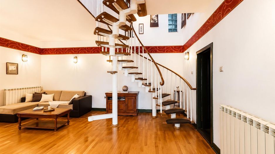 Vila individuala, arhitectura aparte, garaj, terasa, balcon, Semicentral, Targu - Poză 2