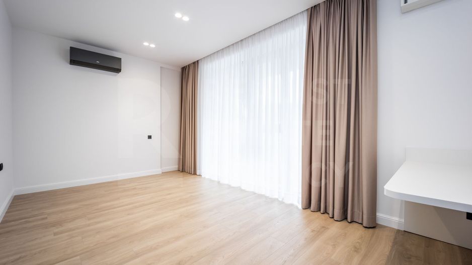Chirie, apartament, 4 camere, Strada Universității, Centru - Poză 19