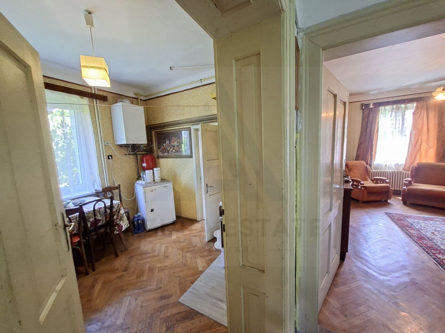Casa individuala 185 mp utili S + P + E garaj si teren 777 mp Central - Poză 4