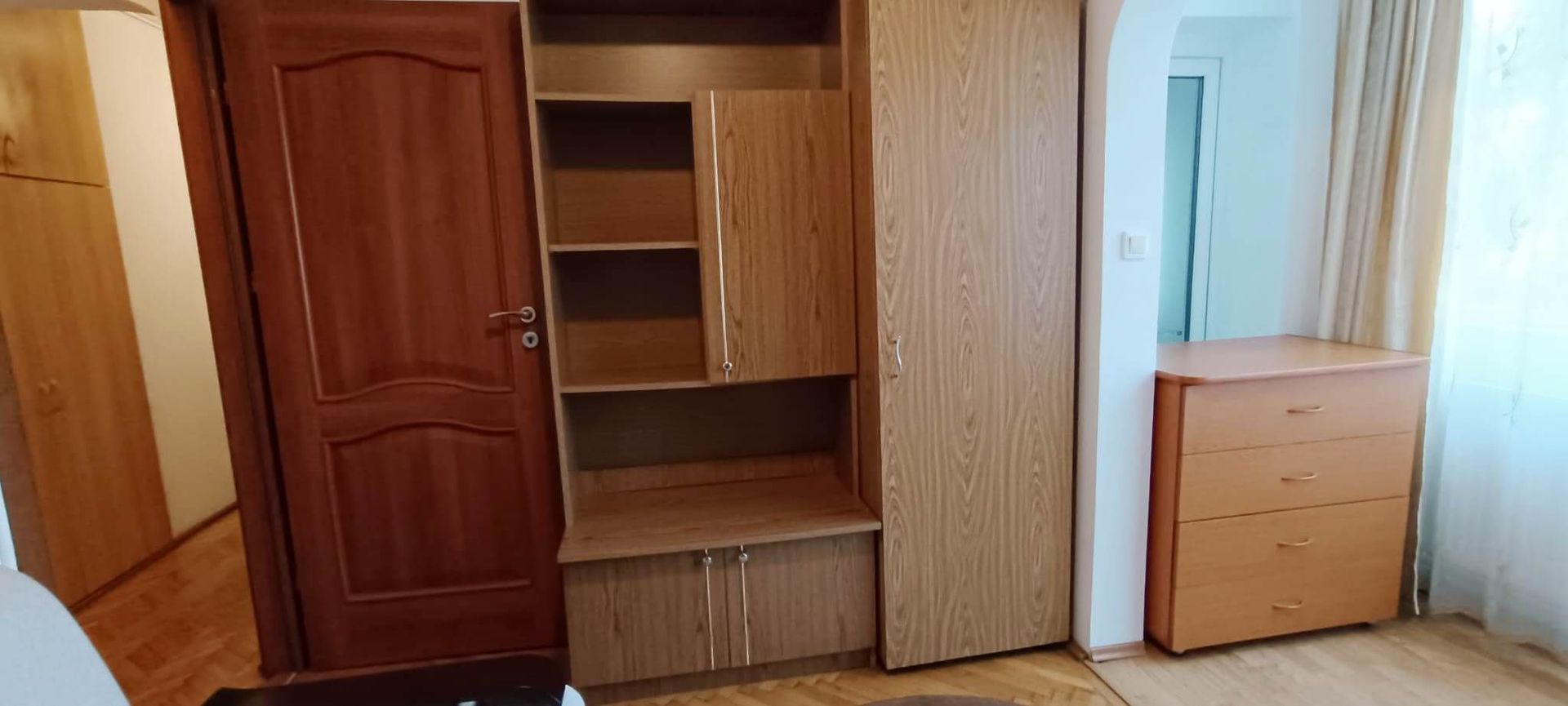 Apartament cu 4 camere in Tractoru-Independentei - Poză 12