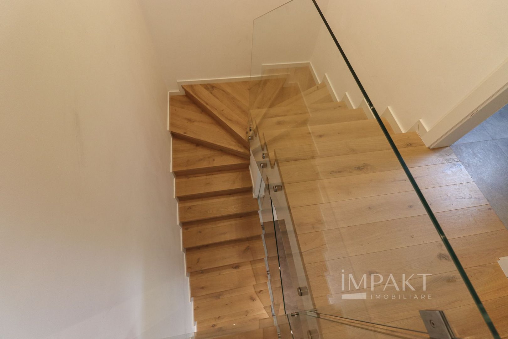 Casa cuplata minunata de vanzare, situata in cartier Voronet! - Poză 10