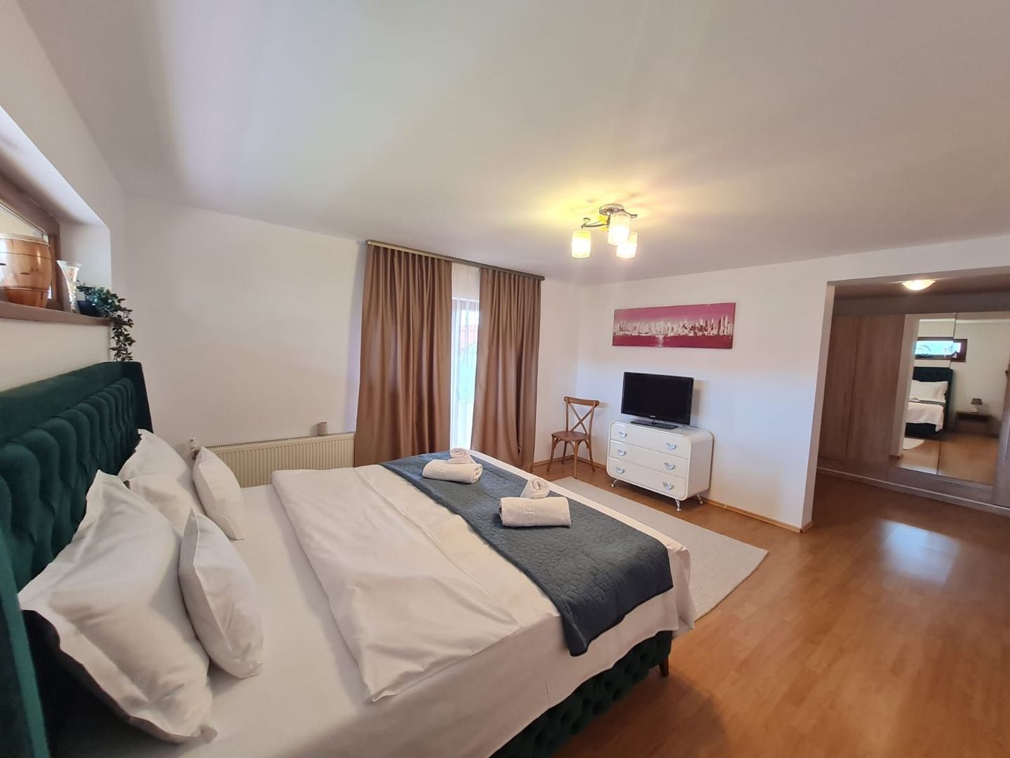 Vila spațioasă și recent renovată în Ghiroda! - Poză 6