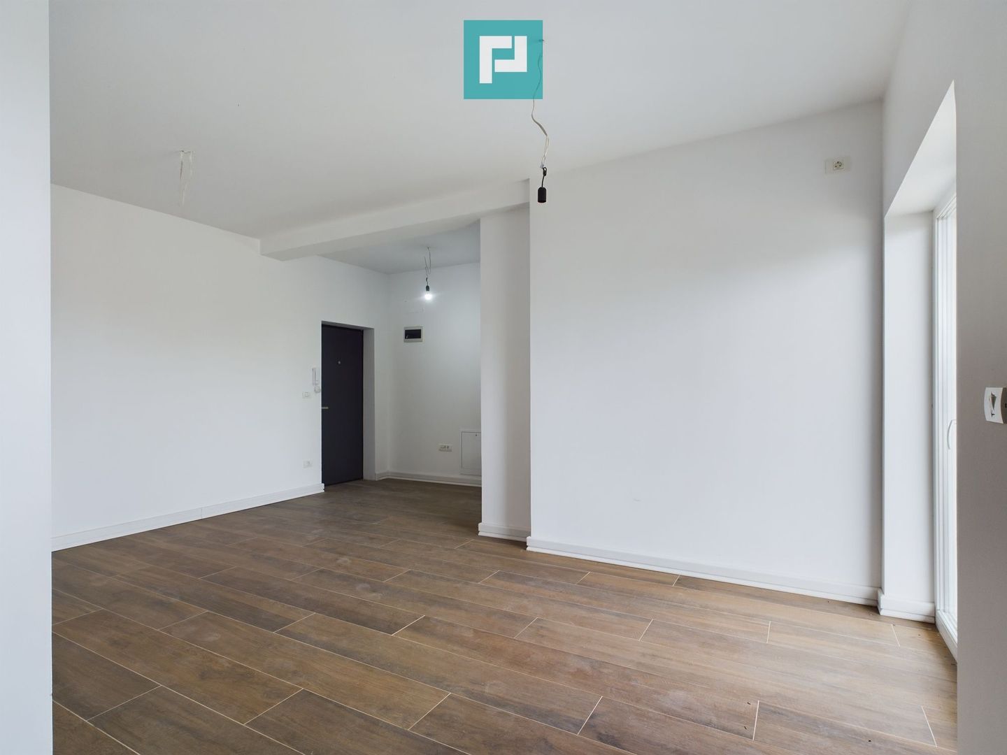 Apartament 1 cameră și dormitor separat, Torontal - Poză 2