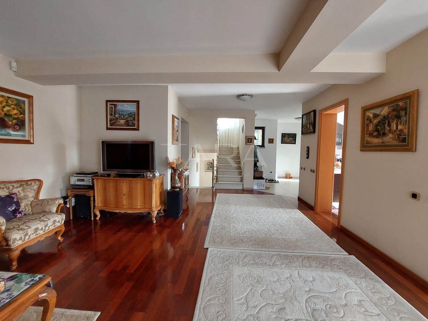 Casă cu 5 camere. de vânzare in Floresti, zona Parcului Poligon. - Poză 3