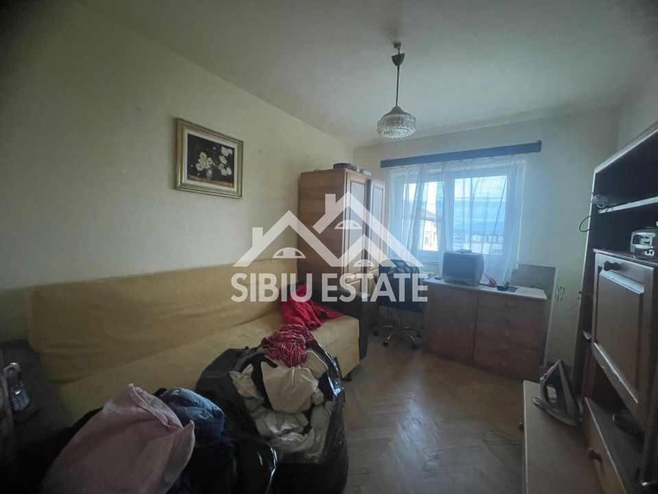 Apartament de vanzare cu 3 camere, decomandat,  2 balcoane, pivnita - Poză 6
