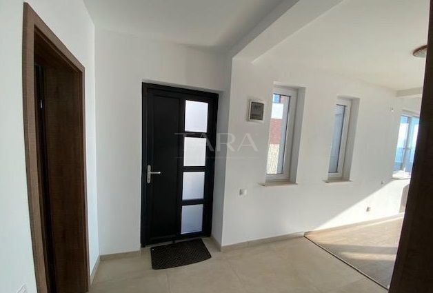 Apartament spațios cu priveliște deosebită în zona Grigorescu - Poză 1
