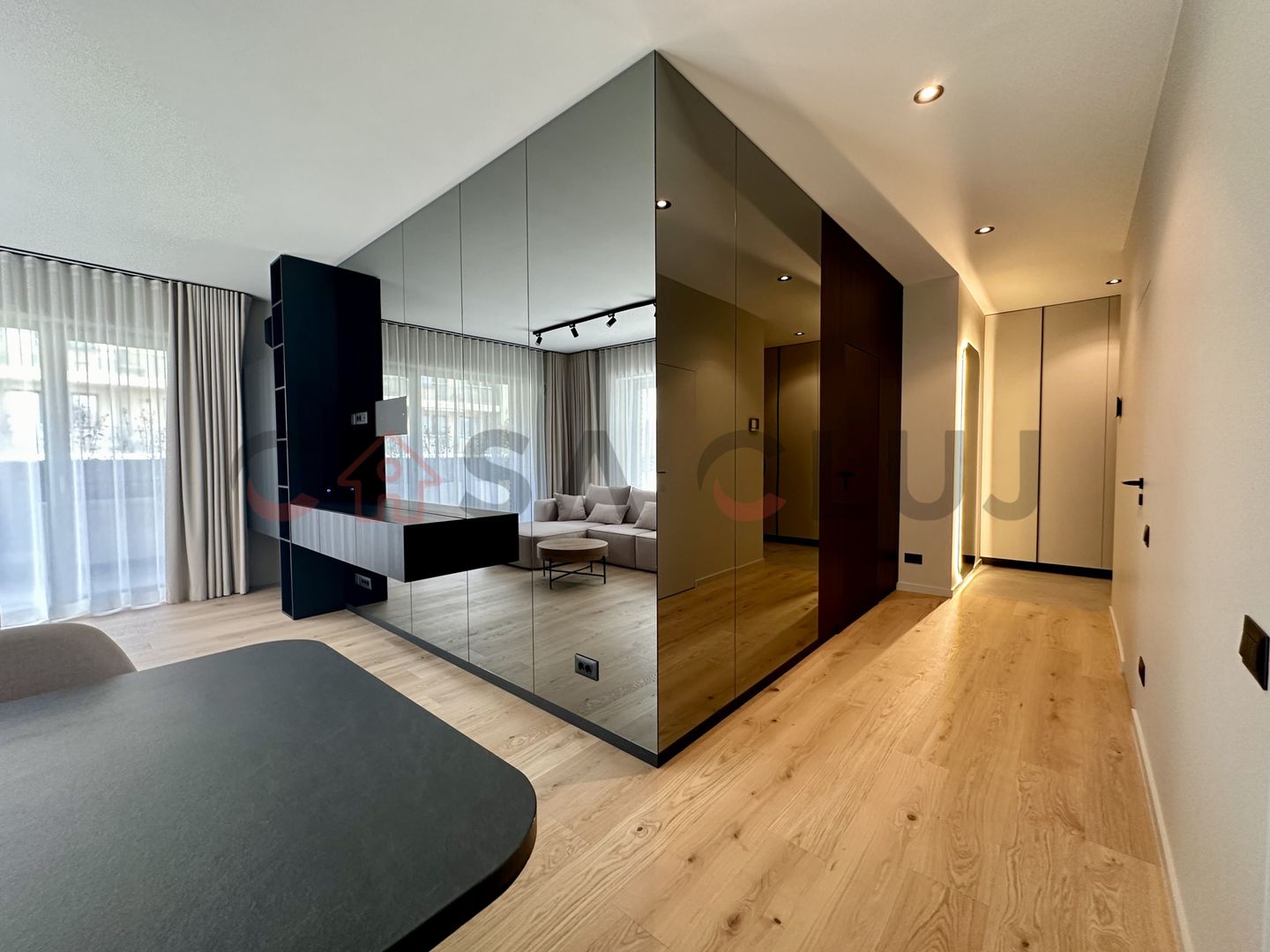 Apartament ultrafinisat, spatios. Parcare! Bloc Nou! Zona Fsega! - Poză 1